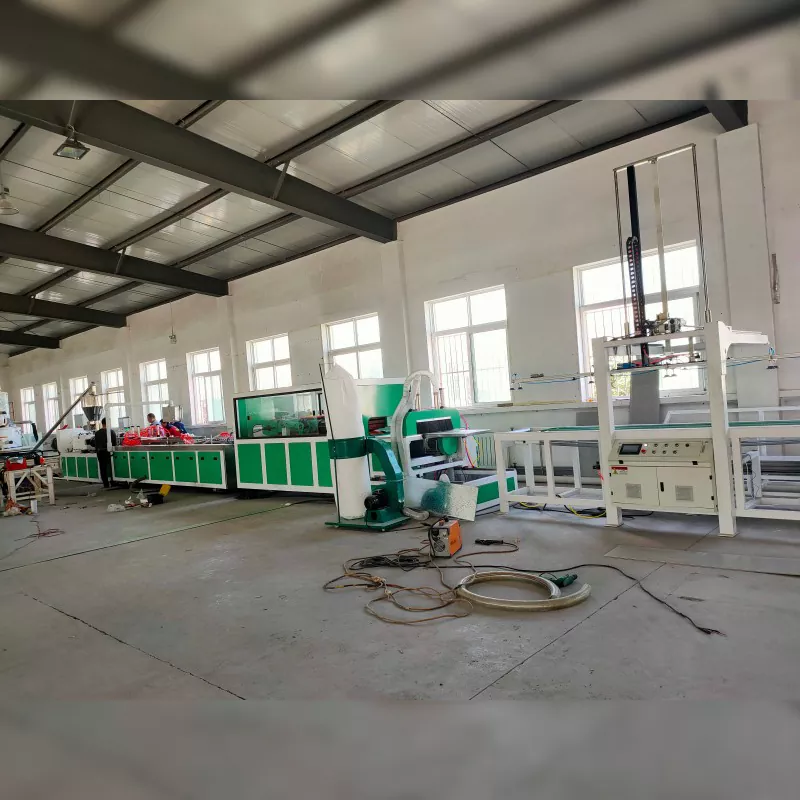 Оборудването за производство на масивни стенни плоскости от PVC е фокус на текущите развития в индустрията?